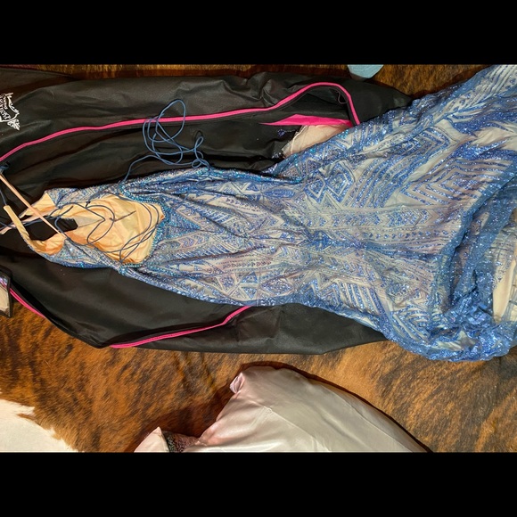 GORGEOUS PROM DRESS! - Picture 11 of 12